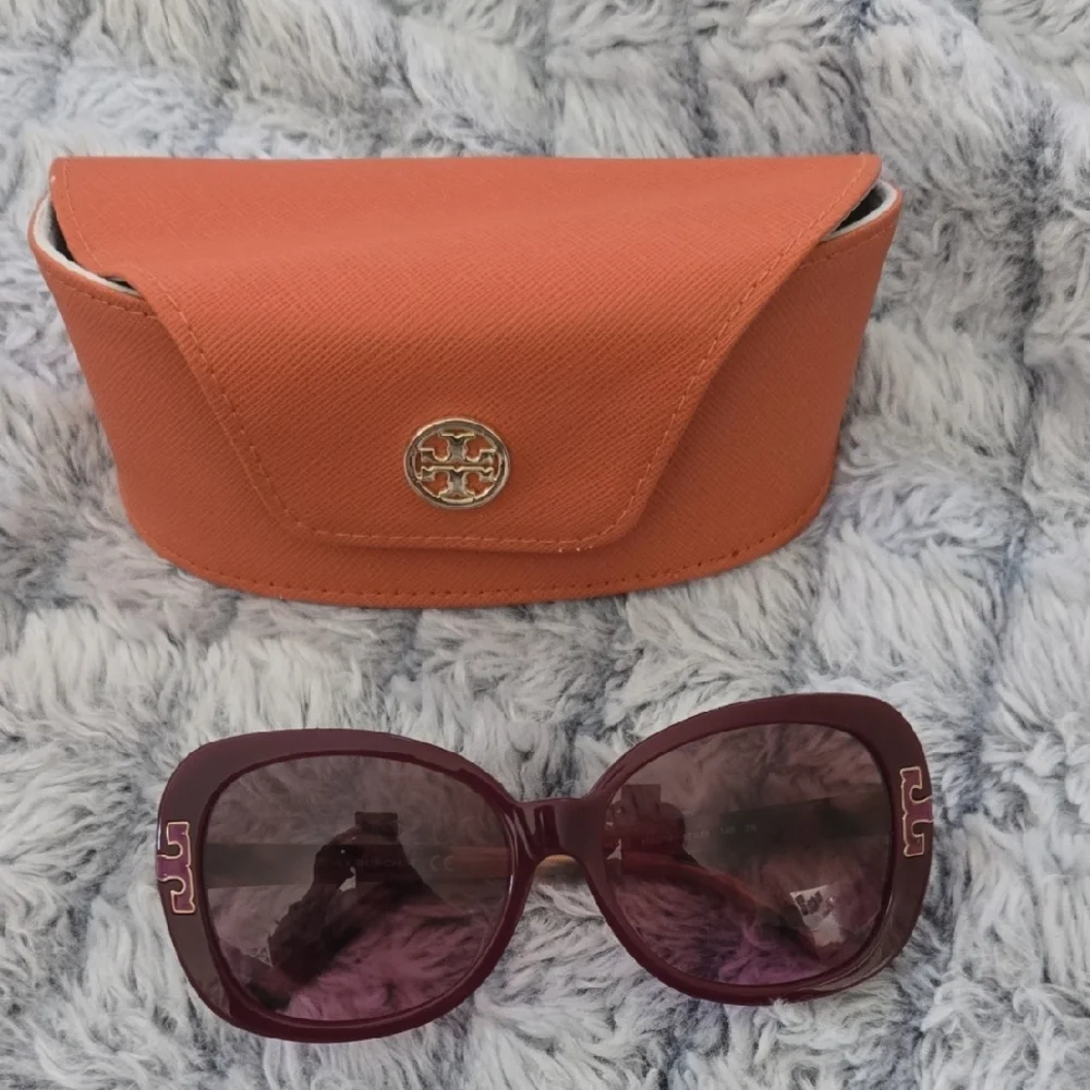 Tory Burch Burgundy Sunglasses with Case - Picture 1 of 15